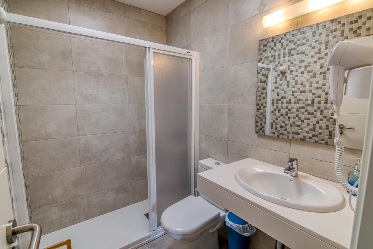 Apartamentos Las Golondrinas Cala en Bosch Luaran gambar