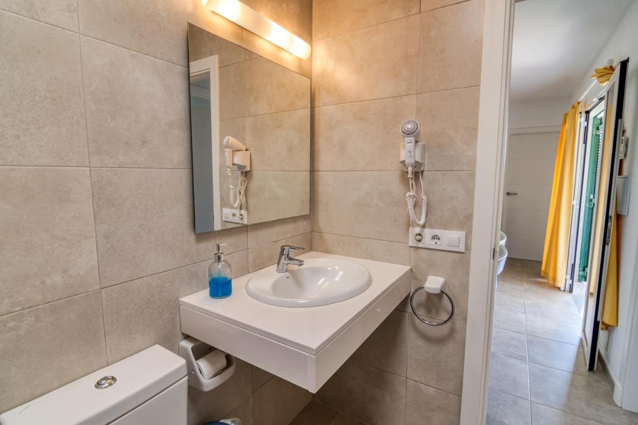 Apartamentos Las Golondrinas Cala en Bosch Luaran gambar